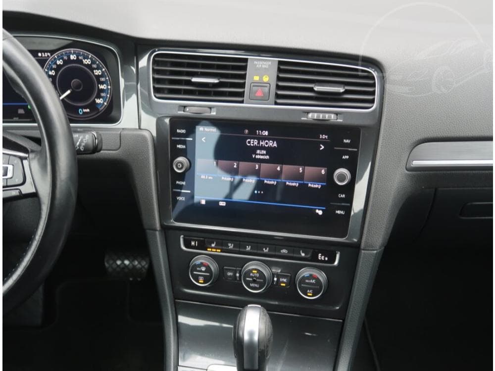 2020 Volkswagen Golf - 12