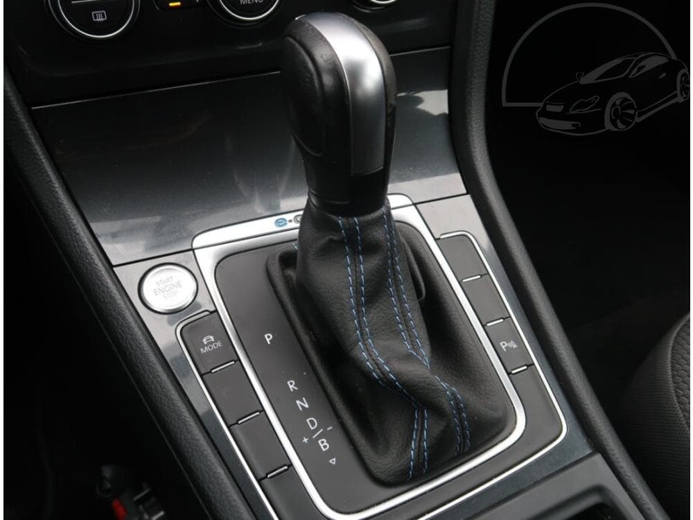 2020 Volkswagen Golf - 13