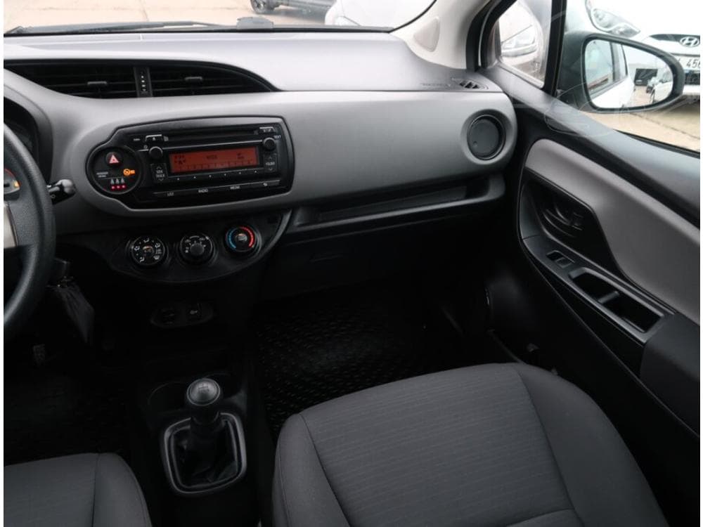 2014 Toyota YARIS - 8
