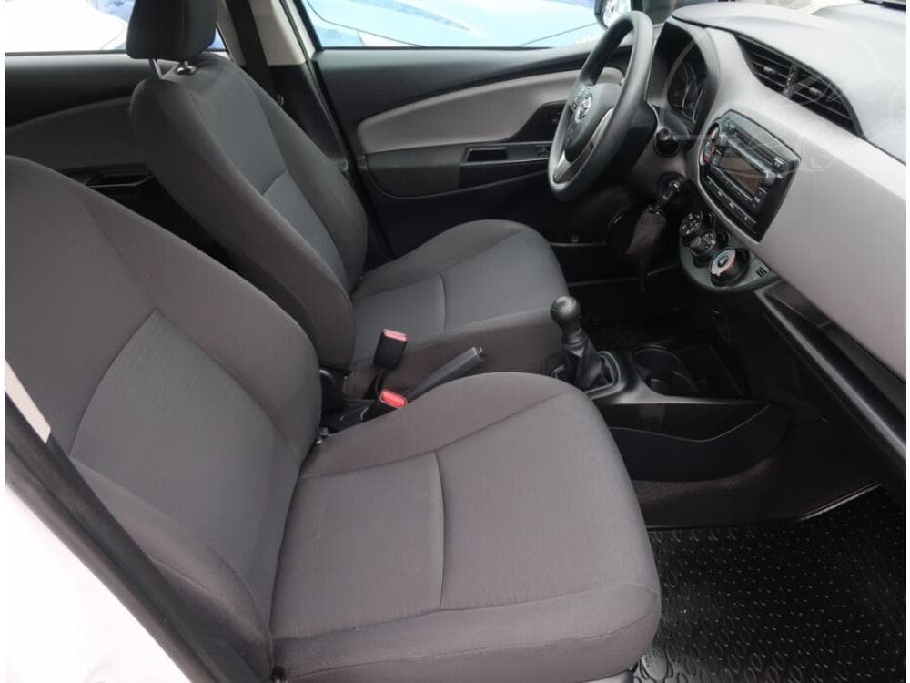 2014 Toyota YARIS - 9