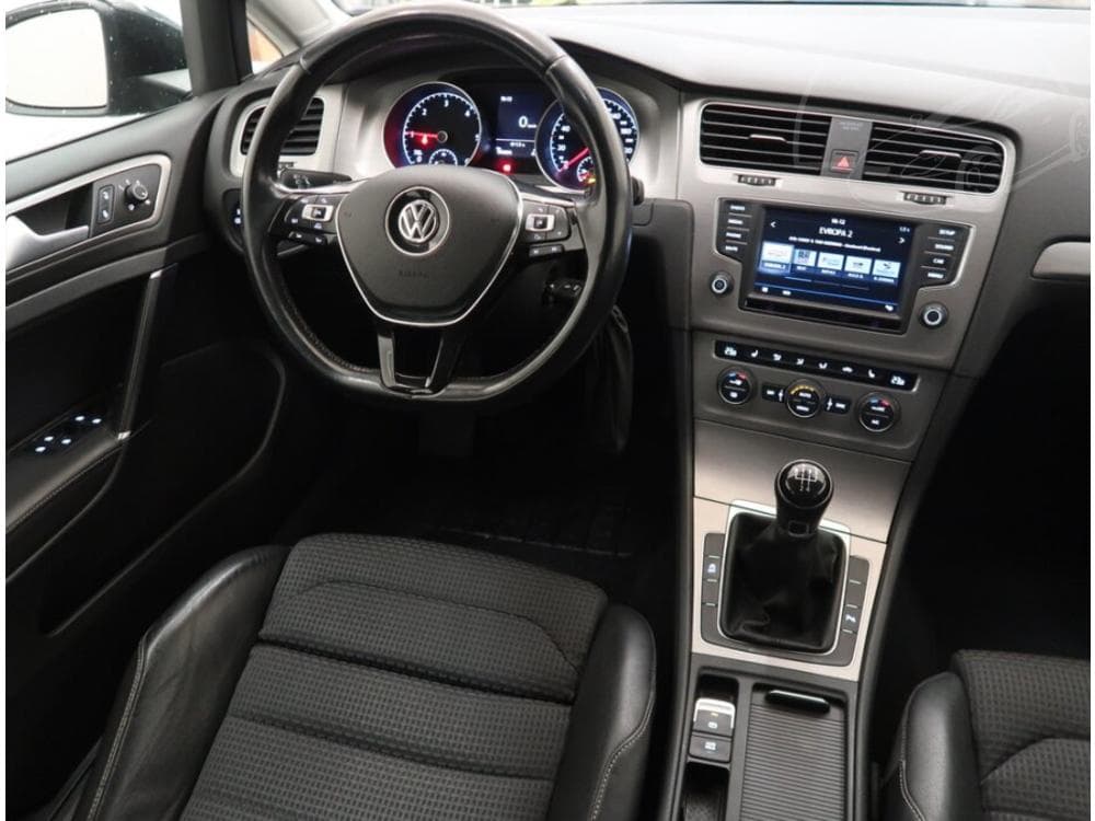 2016 Volkswagen Golf - 7