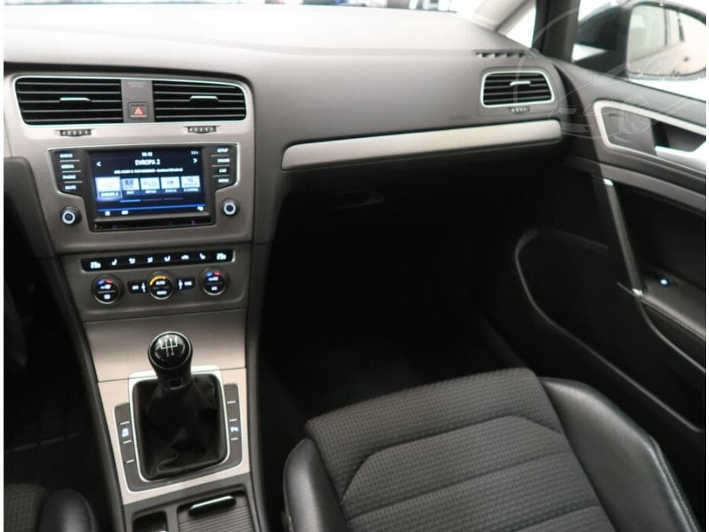 2016 Volkswagen Golf - 8