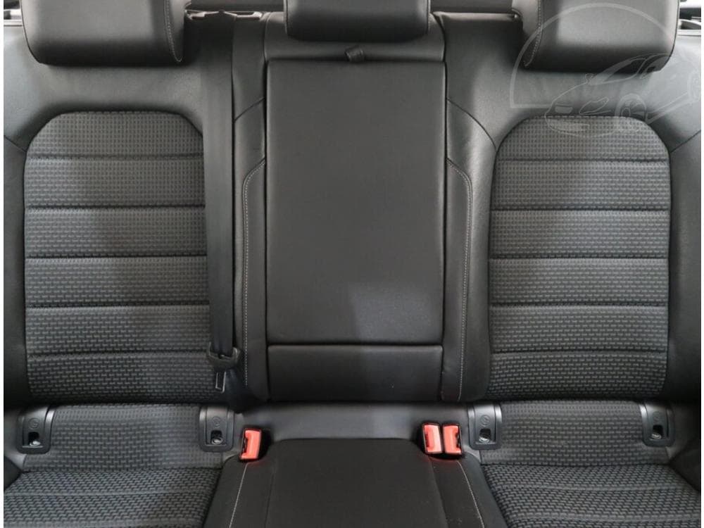 2016 Volkswagen Golf - 10