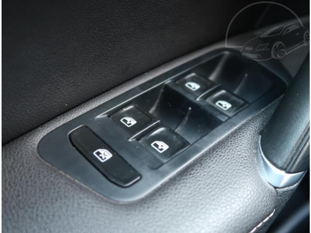 2016 Volkswagen Golf - 13