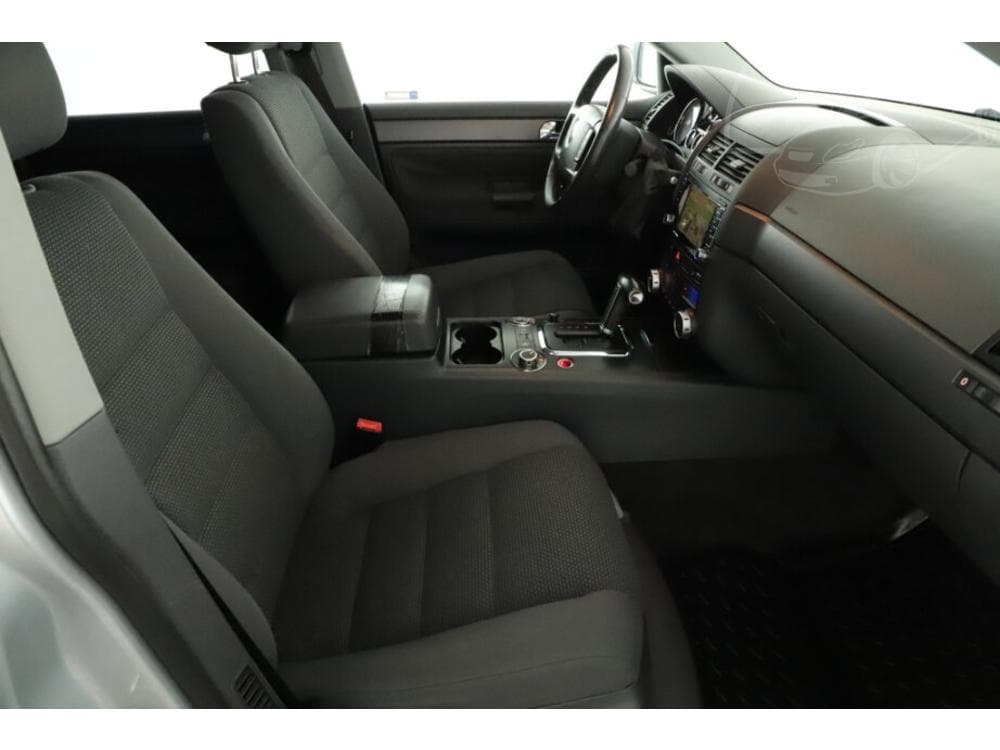 2006 Volkswagen Touareg - 7