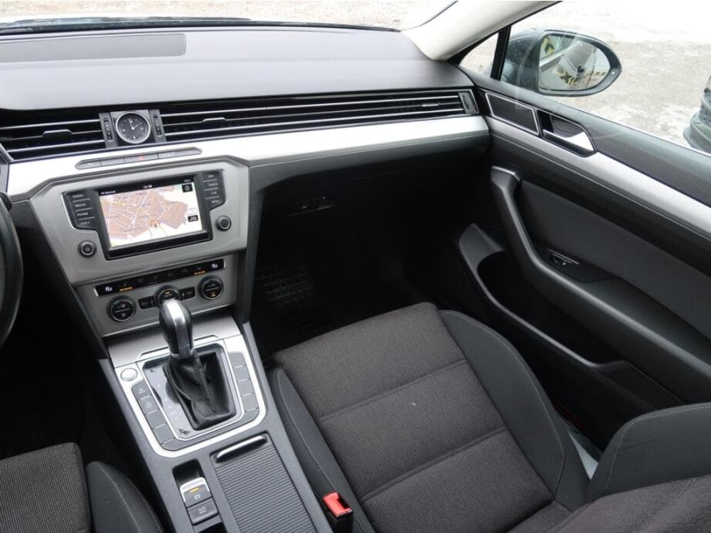 2015 Volkswagen PASSAT - 8