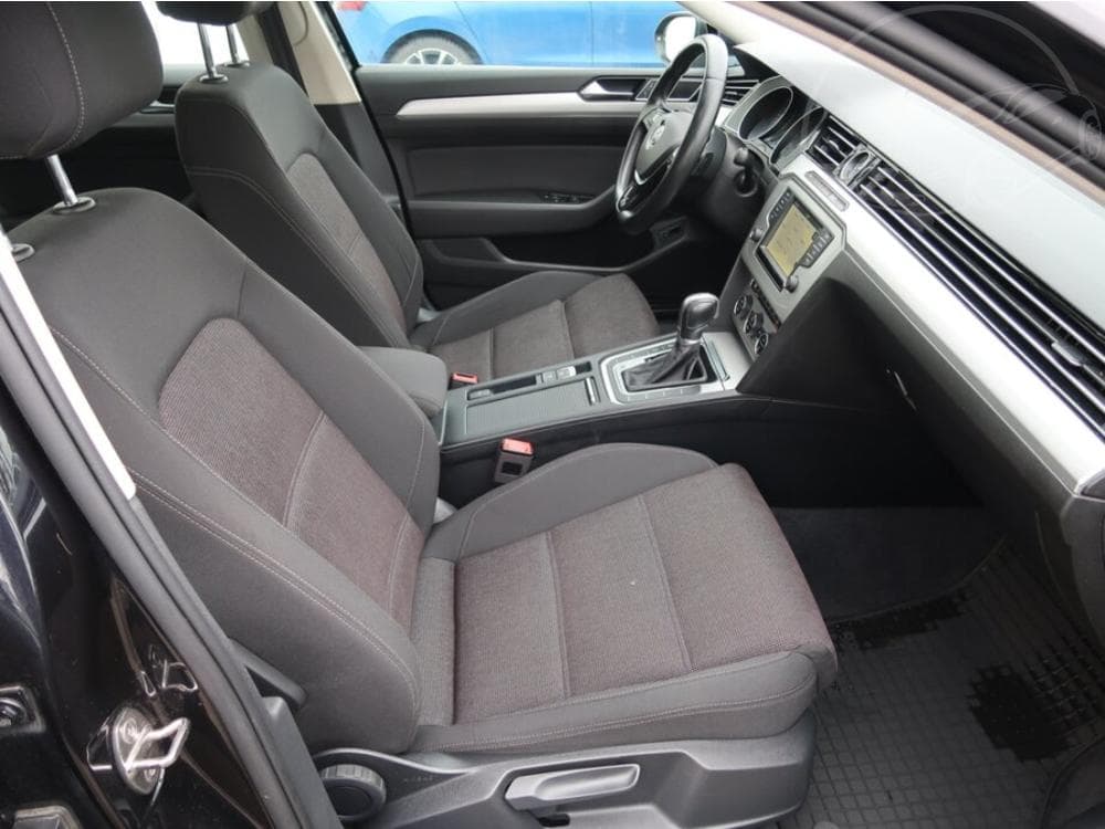 2015 Volkswagen PASSAT - 9