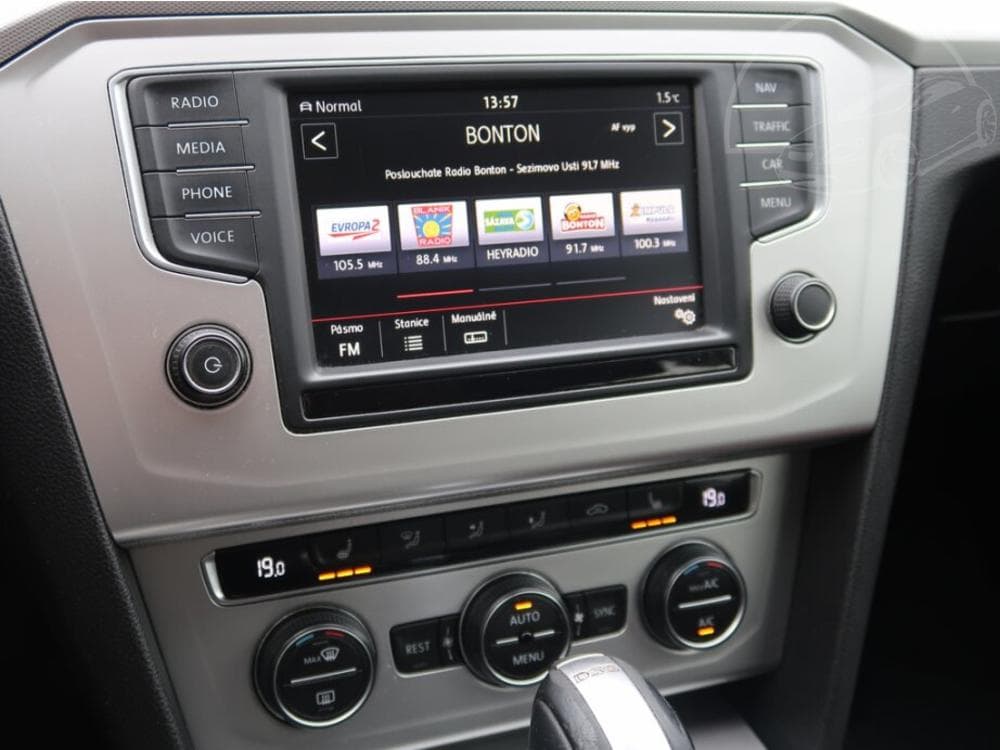 2015 Volkswagen PASSAT - 12