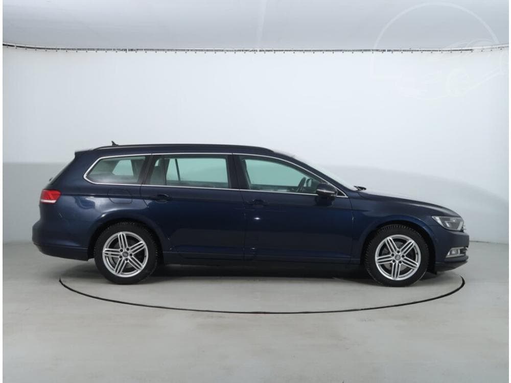 2017 Volkswagen PASSAT - 6