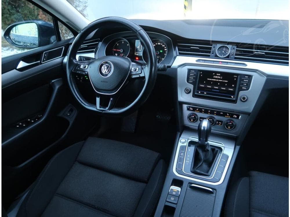 2017 Volkswagen PASSAT - 7
