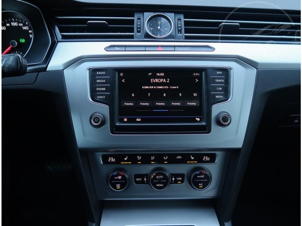 2017 Volkswagen PASSAT - 12