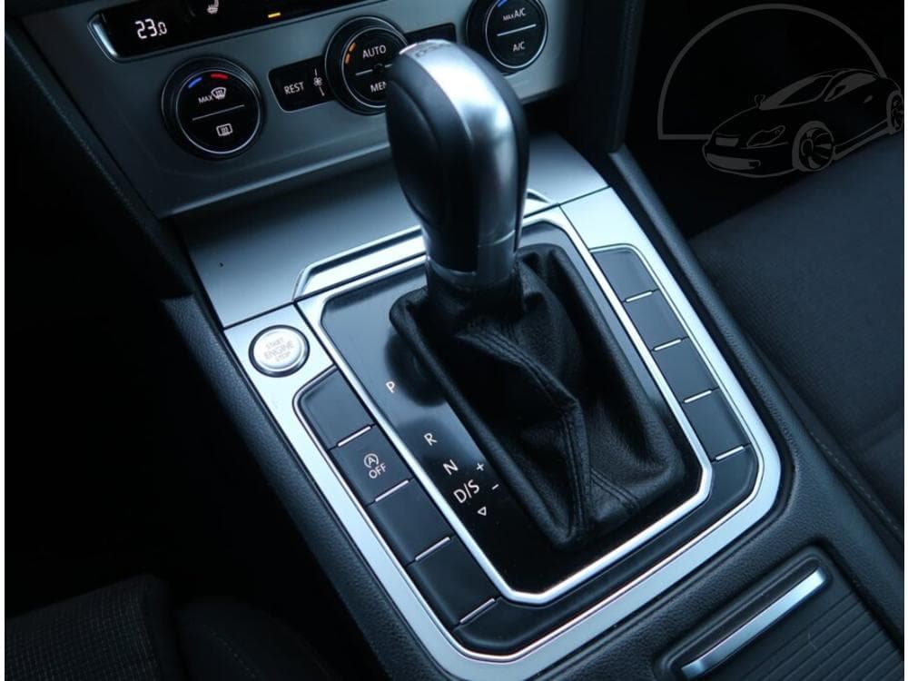 2017 Volkswagen PASSAT - 13