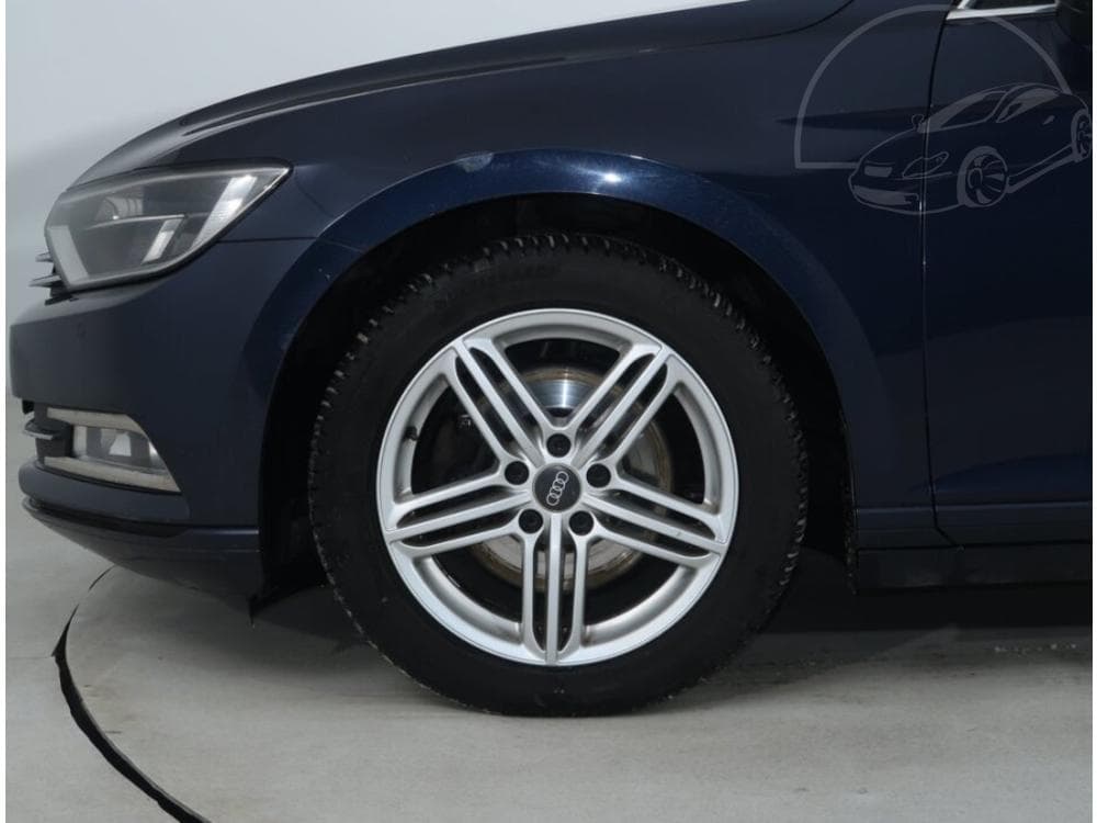 2017 Volkswagen PASSAT - 15