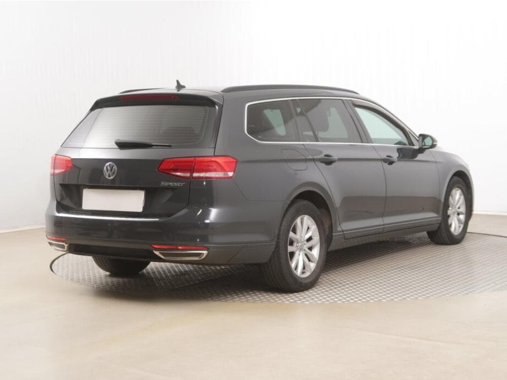 2016 Volkswagen PASSAT - 5