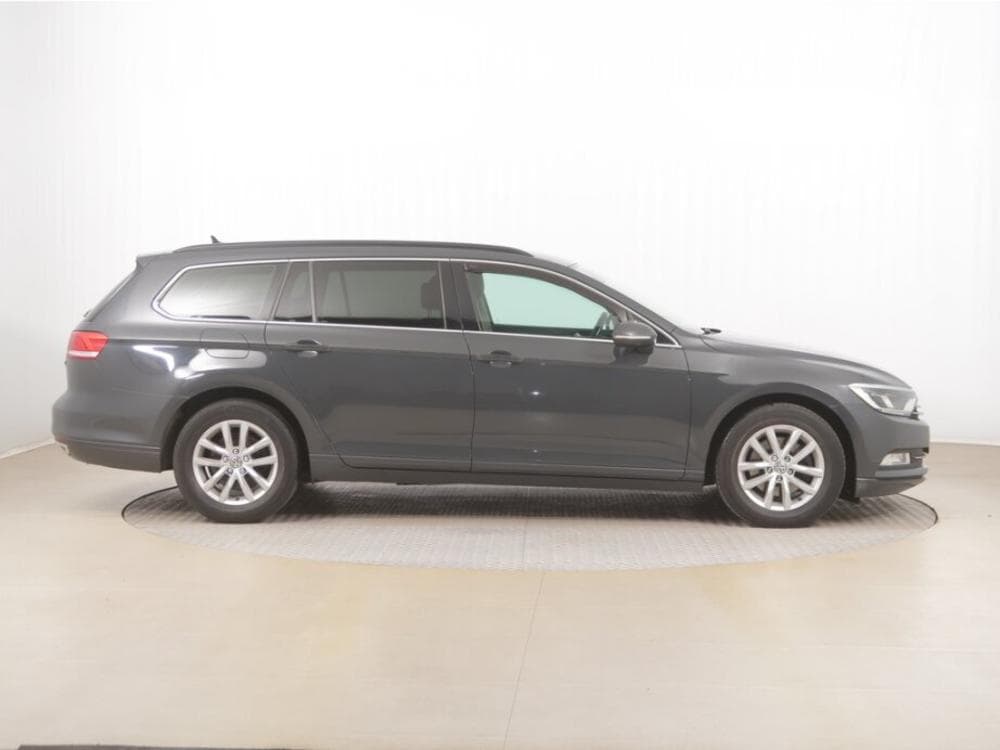 2016 Volkswagen PASSAT - 6