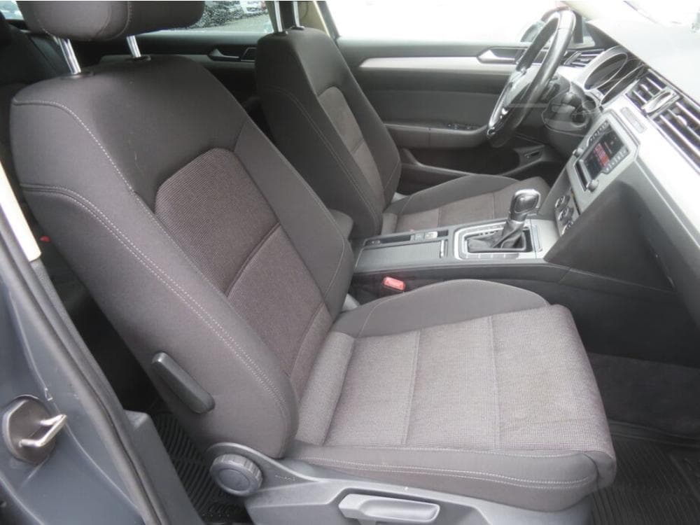 2016 Volkswagen PASSAT - 9