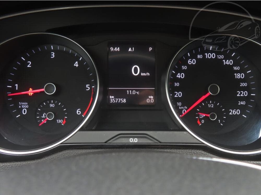 2016 Volkswagen PASSAT - 11