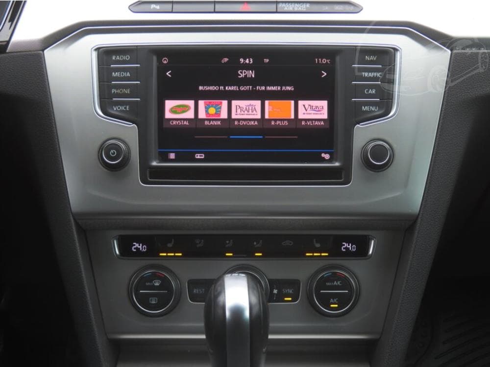 2016 Volkswagen PASSAT - 12