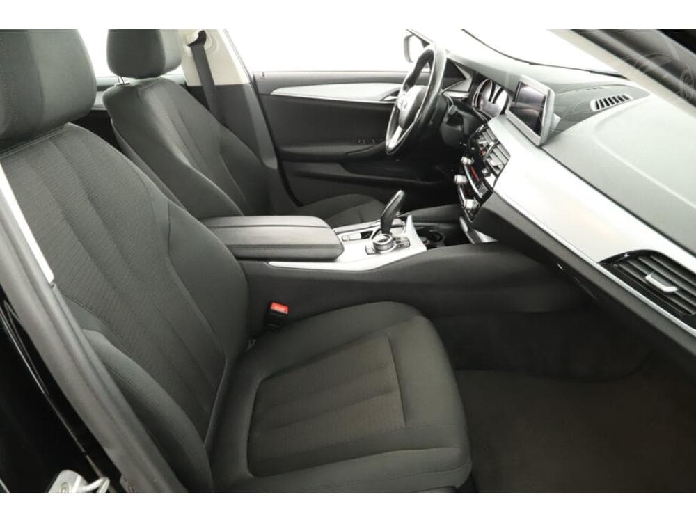 2017 BMW 5-SERIES - 19