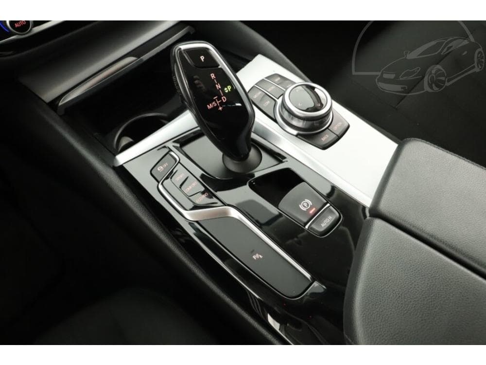 2017 BMW 5-SERIES - 31