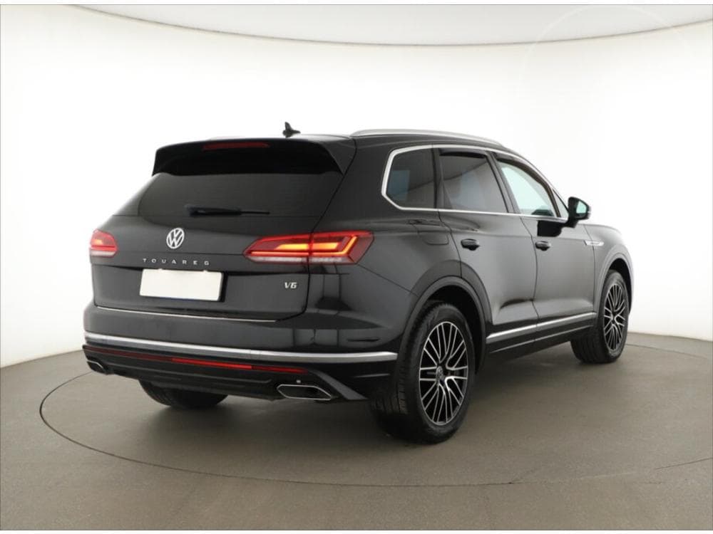 2018 Volkswagen Touareg - 5