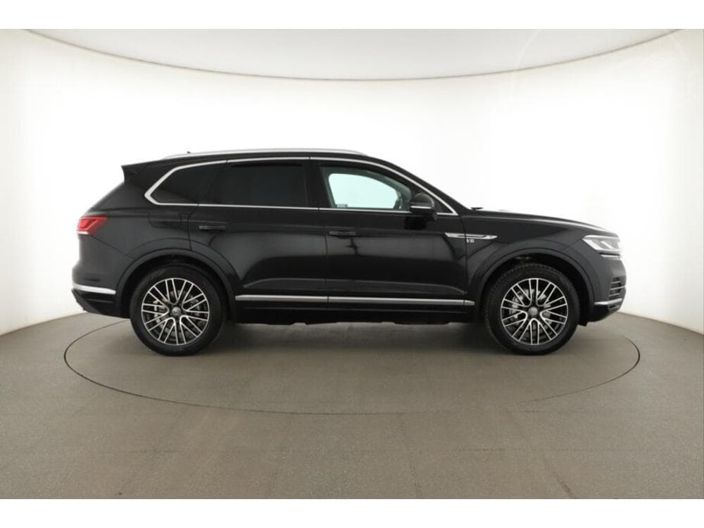 2018 Volkswagen Touareg - 6