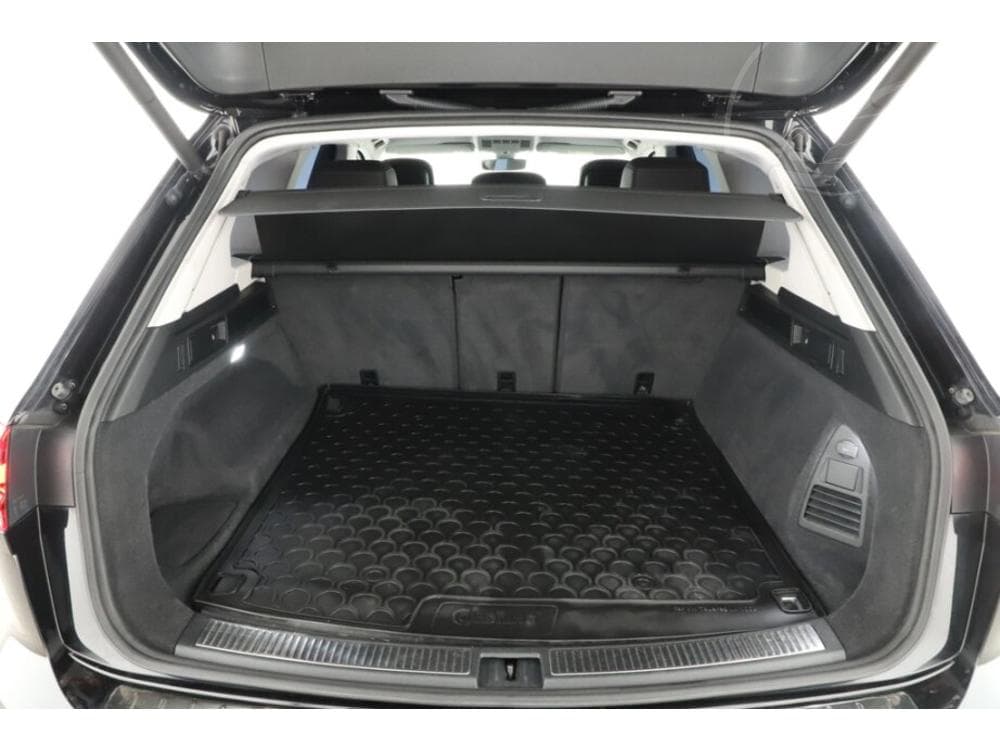 2018 Volkswagen Touareg - 11