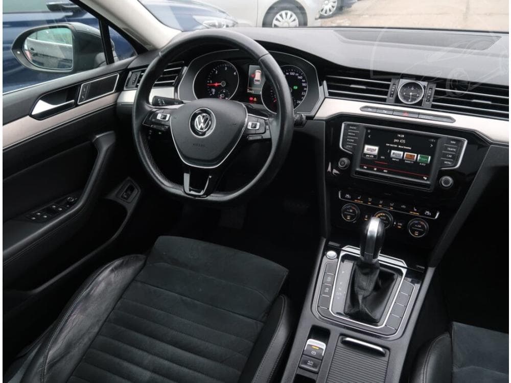 2016 Volkswagen PASSAT - 7