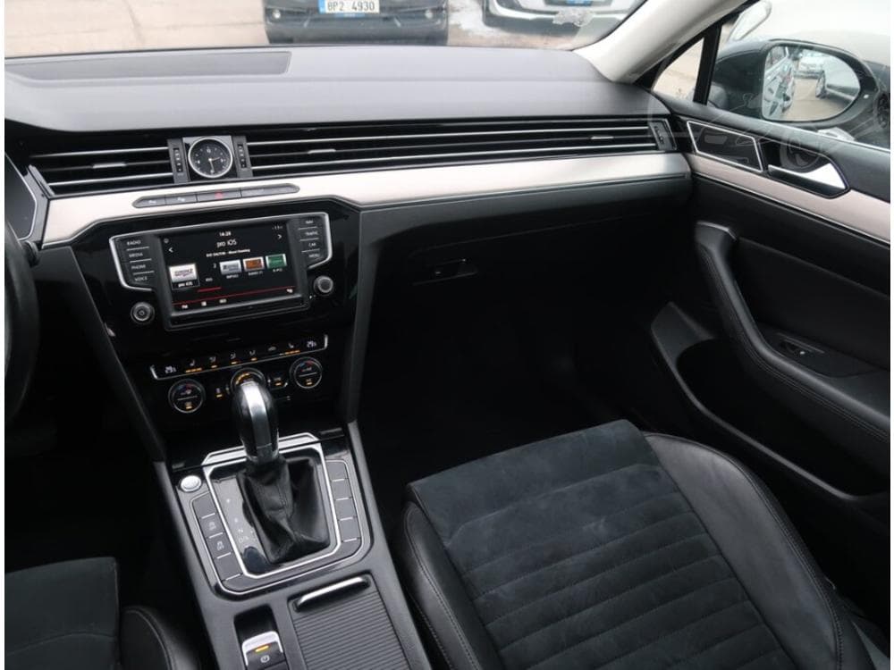 2016 Volkswagen PASSAT - 8