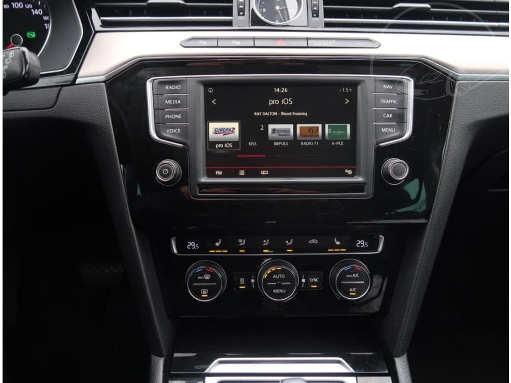 2016 Volkswagen PASSAT - 12