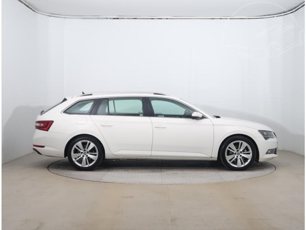 2016 Škoda SUPERB - 11
