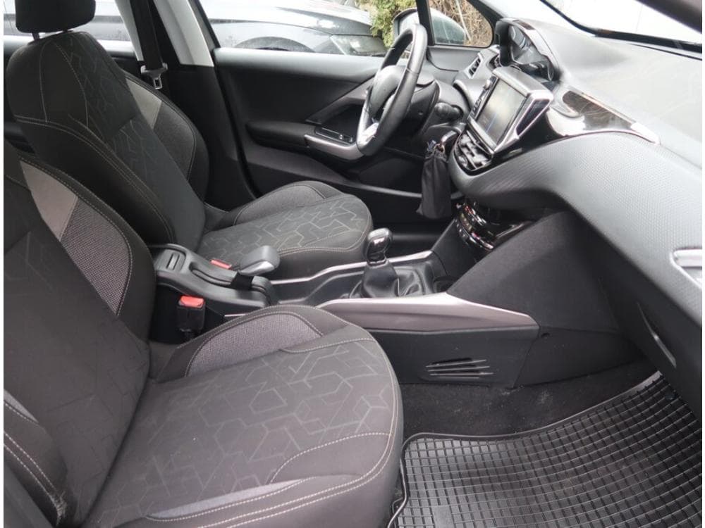2019 Peugeot 2008 - 9