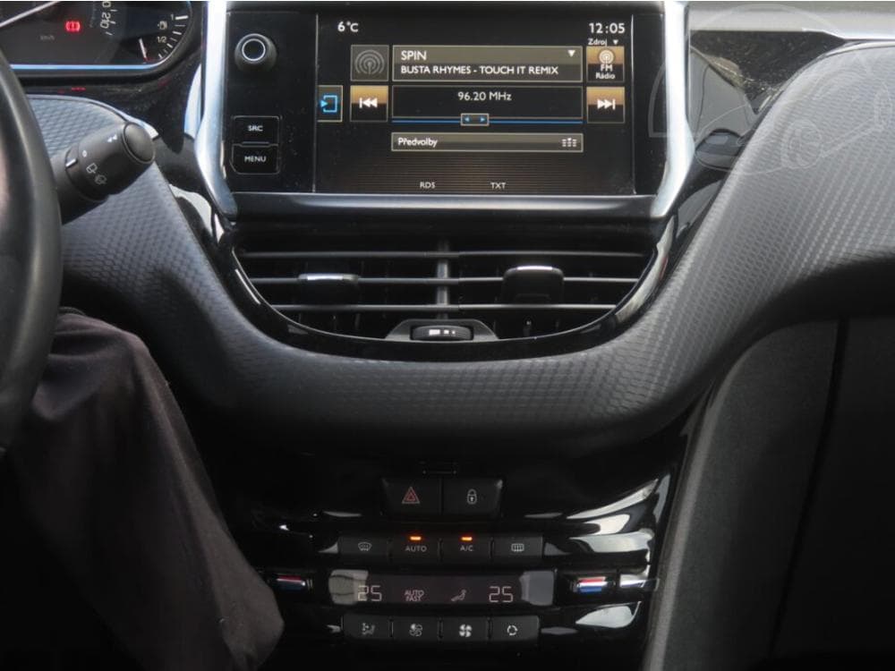 2016 Peugeot 2008 - 12