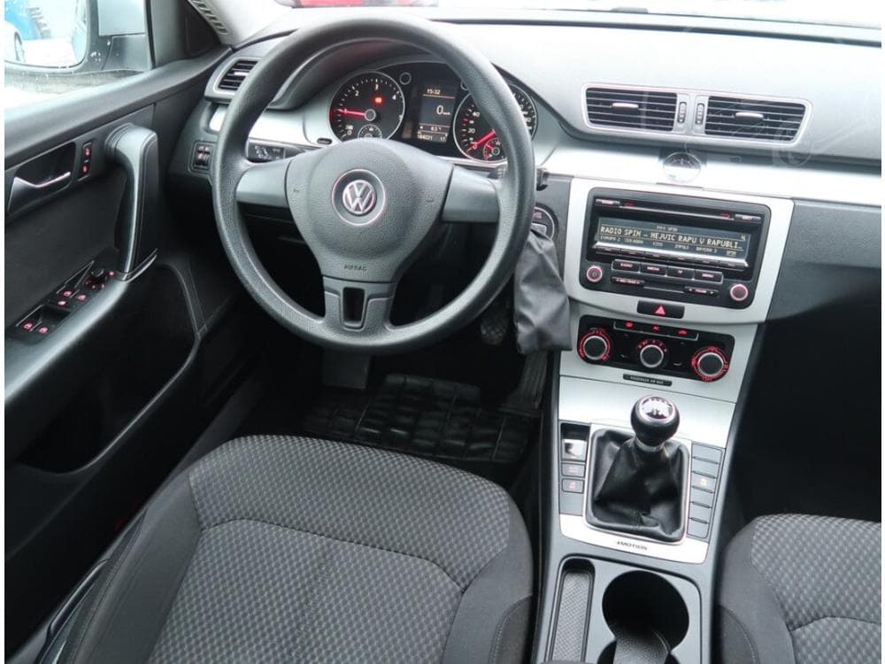2012 Volkswagen PASSAT - 7