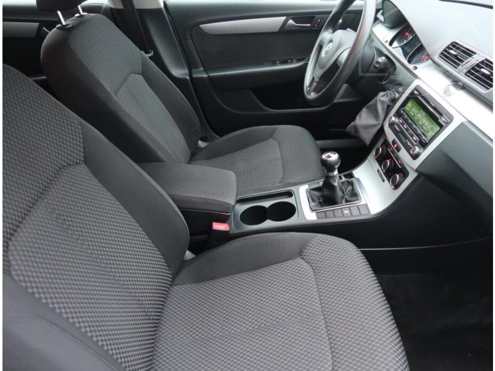 2012 Volkswagen PASSAT - 9