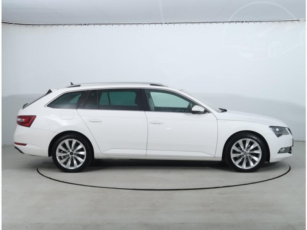 2018 Škoda SUPERB - 16