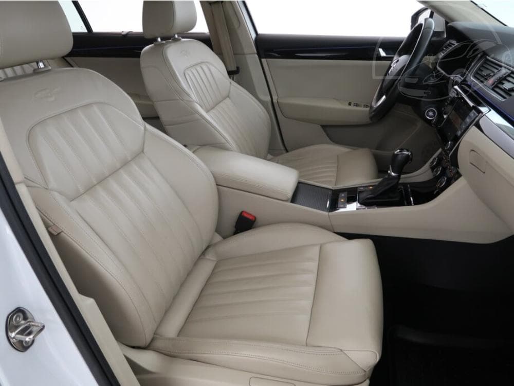 2015 Škoda SUPERB - 25