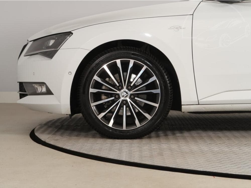 2015 Škoda SUPERB - 43
