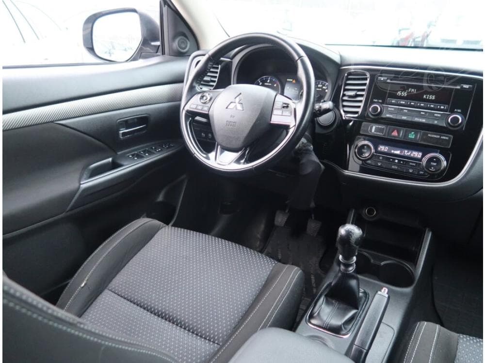 2015 Mitsubishi Outlander - 7