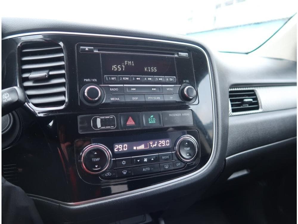 2015 Mitsubishi Outlander - 12