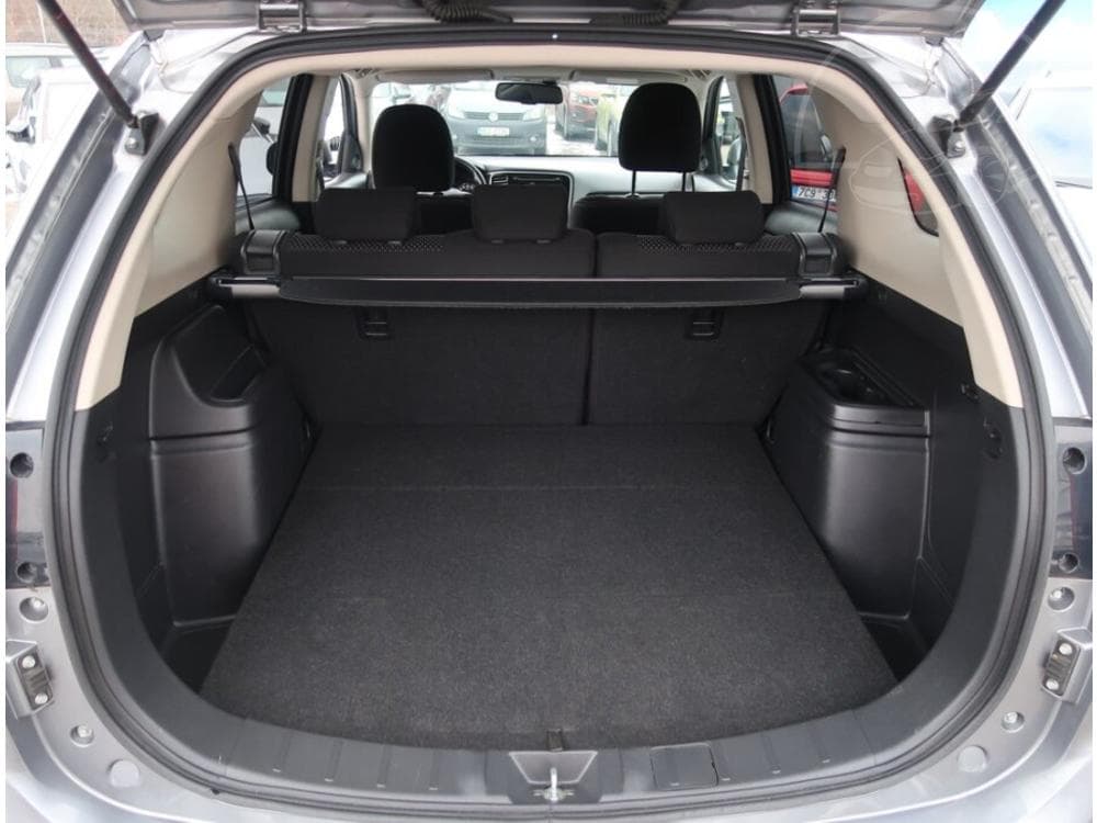 2015 Mitsubishi Outlander - 13