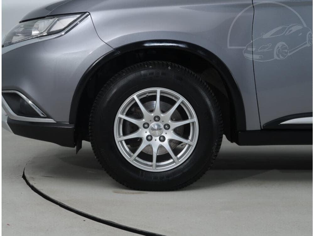 2015 Mitsubishi Outlander - 14