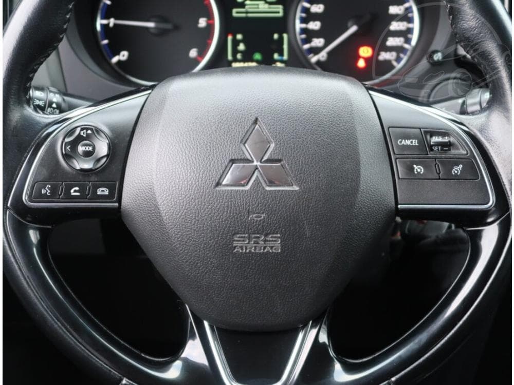 2015 Mitsubishi Outlander - 15