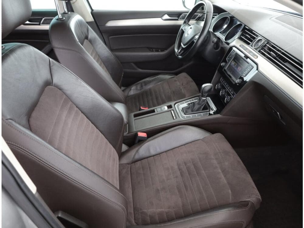 2015 Volkswagen PASSAT - 7