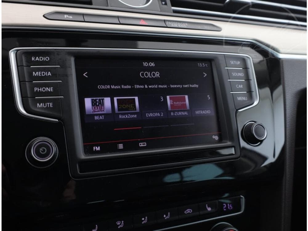 2015 Volkswagen PASSAT - 9