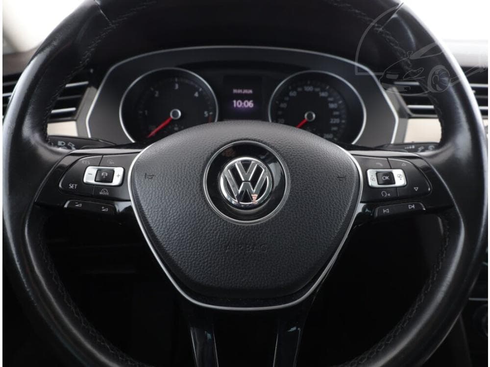 2015 Volkswagen PASSAT - 12