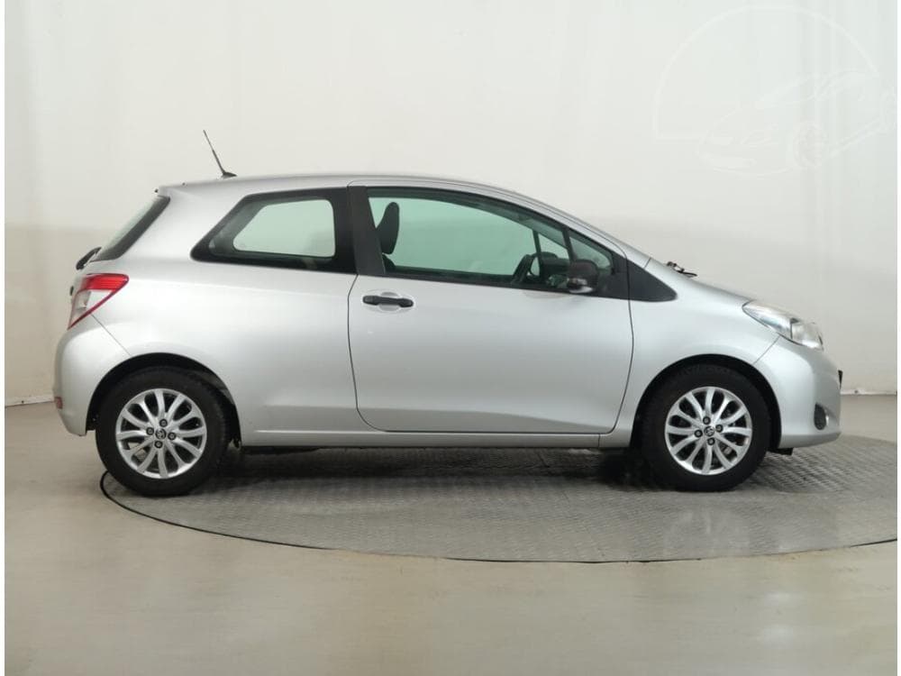 2012 Toyota YARIS - 6