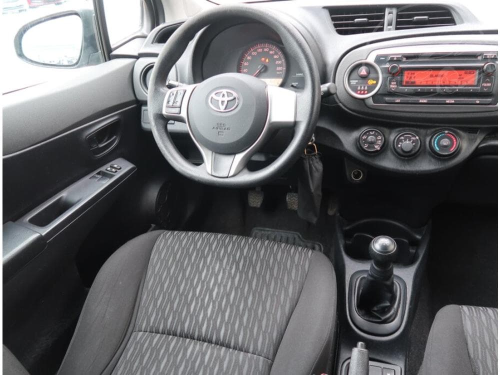 2012 Toyota YARIS - 7