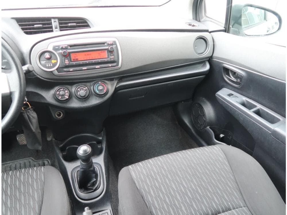2012 Toyota YARIS - 8