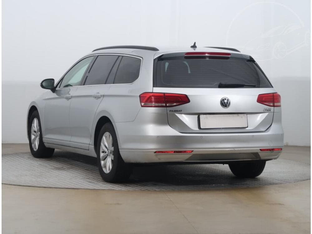 2017 Volkswagen PASSAT - 4